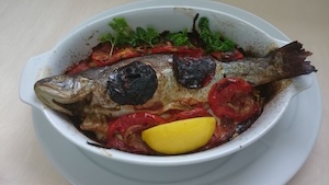 potrawy_zapiekanka_z_pstraga_z_chorizo_i_pomidorami.jpg